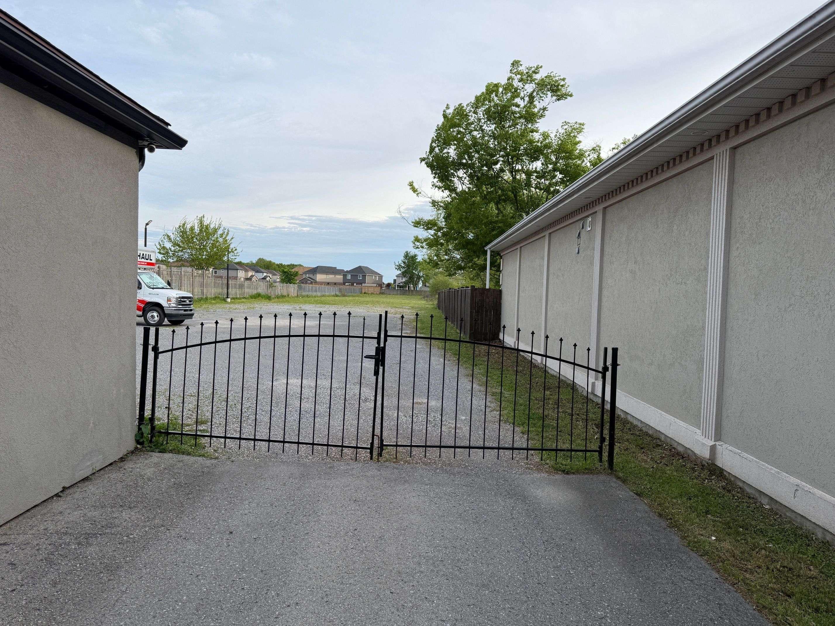8688 Lundys LN, Niagara Falls, ON L2H 1H4