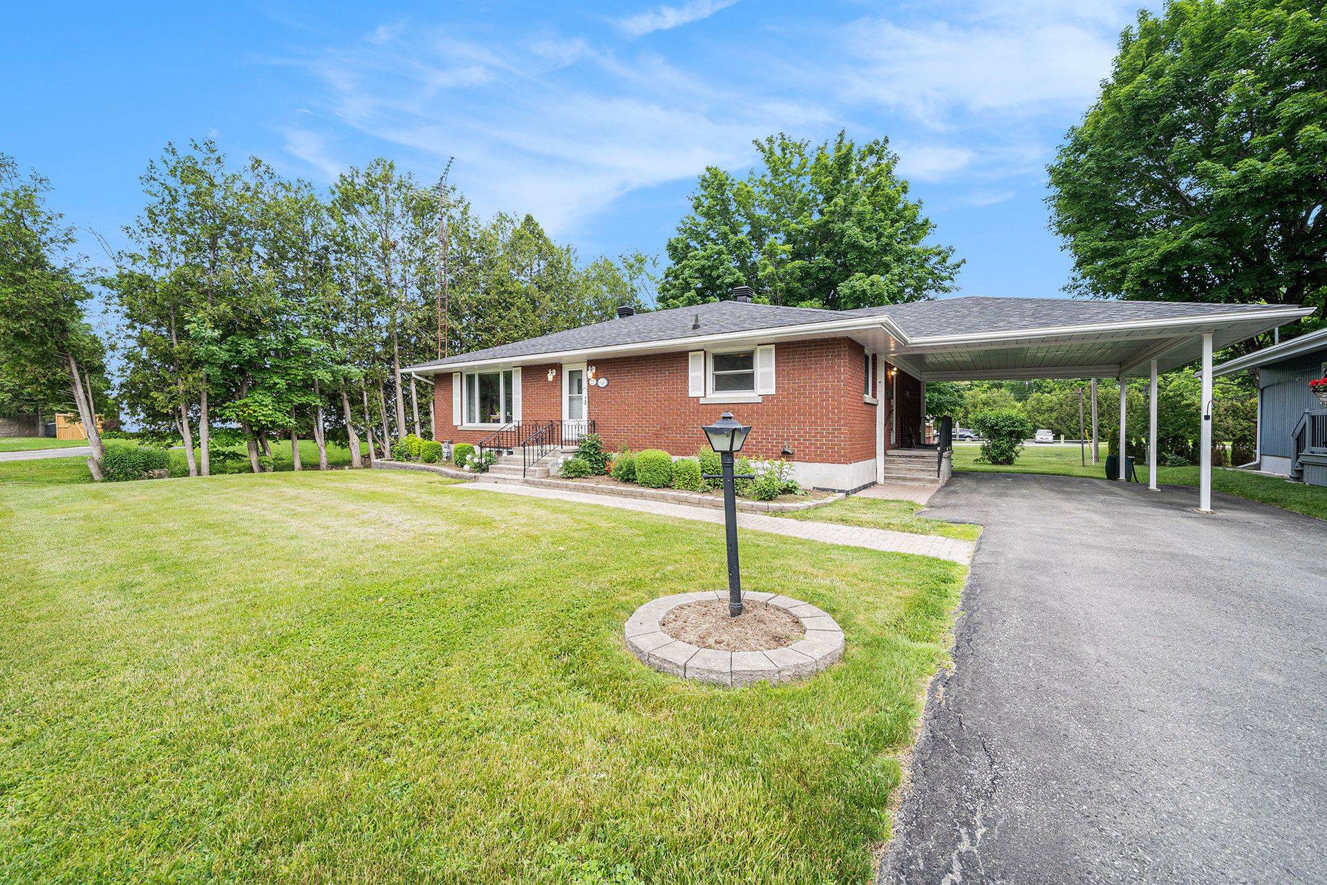 22 Glenview CRES, Perth, ON K7H 2L2