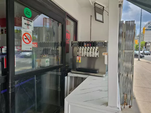 Toronto C10, ON M4P 2J1,2563 Yonge ST
