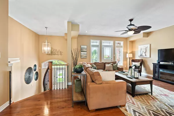 East Gwillimbury, ON L0G 1M0,27 Arthur Case CRES