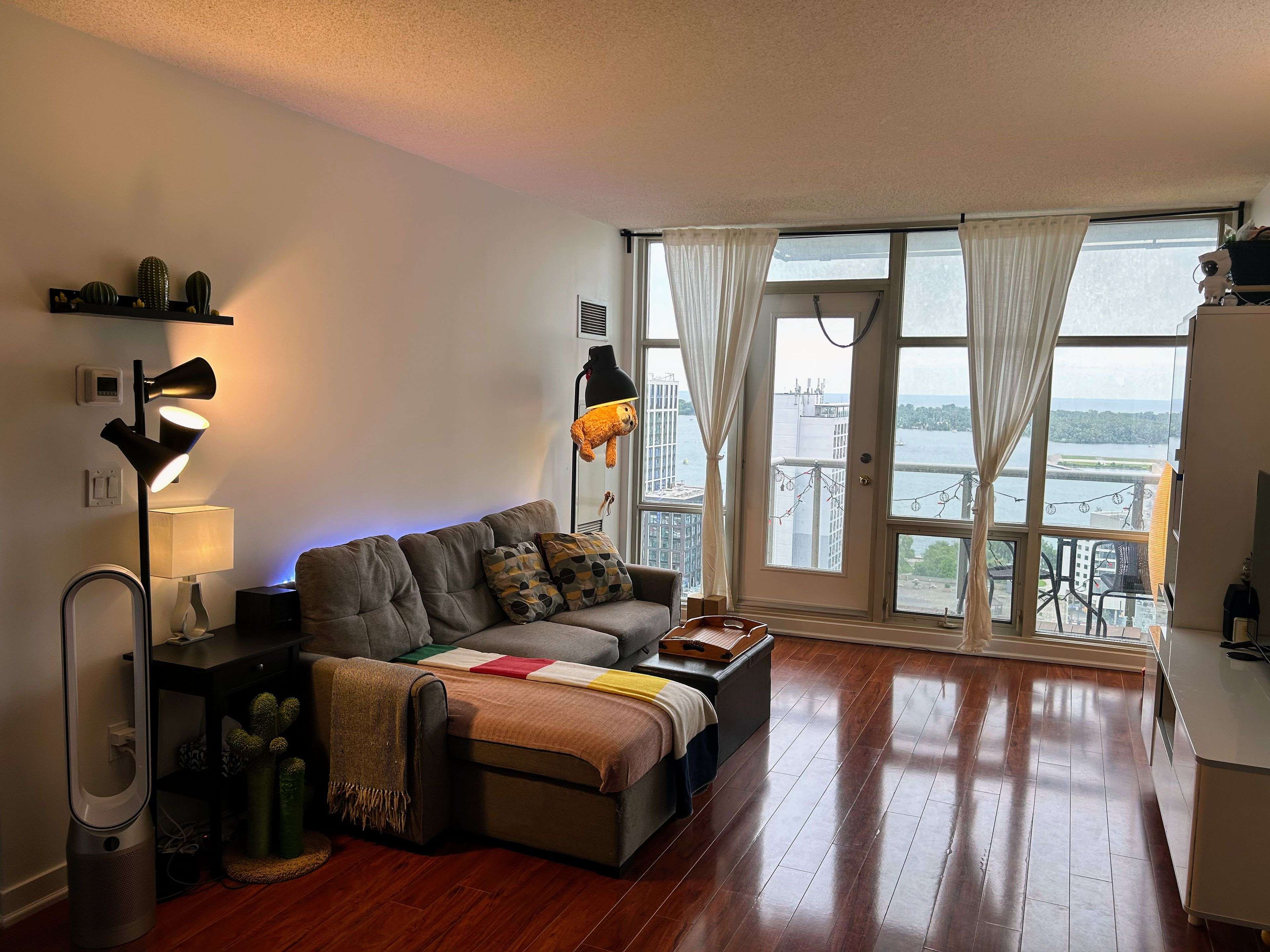 Toronto C01, ON M5V 3V2,10 Navy Wharf CT #2510