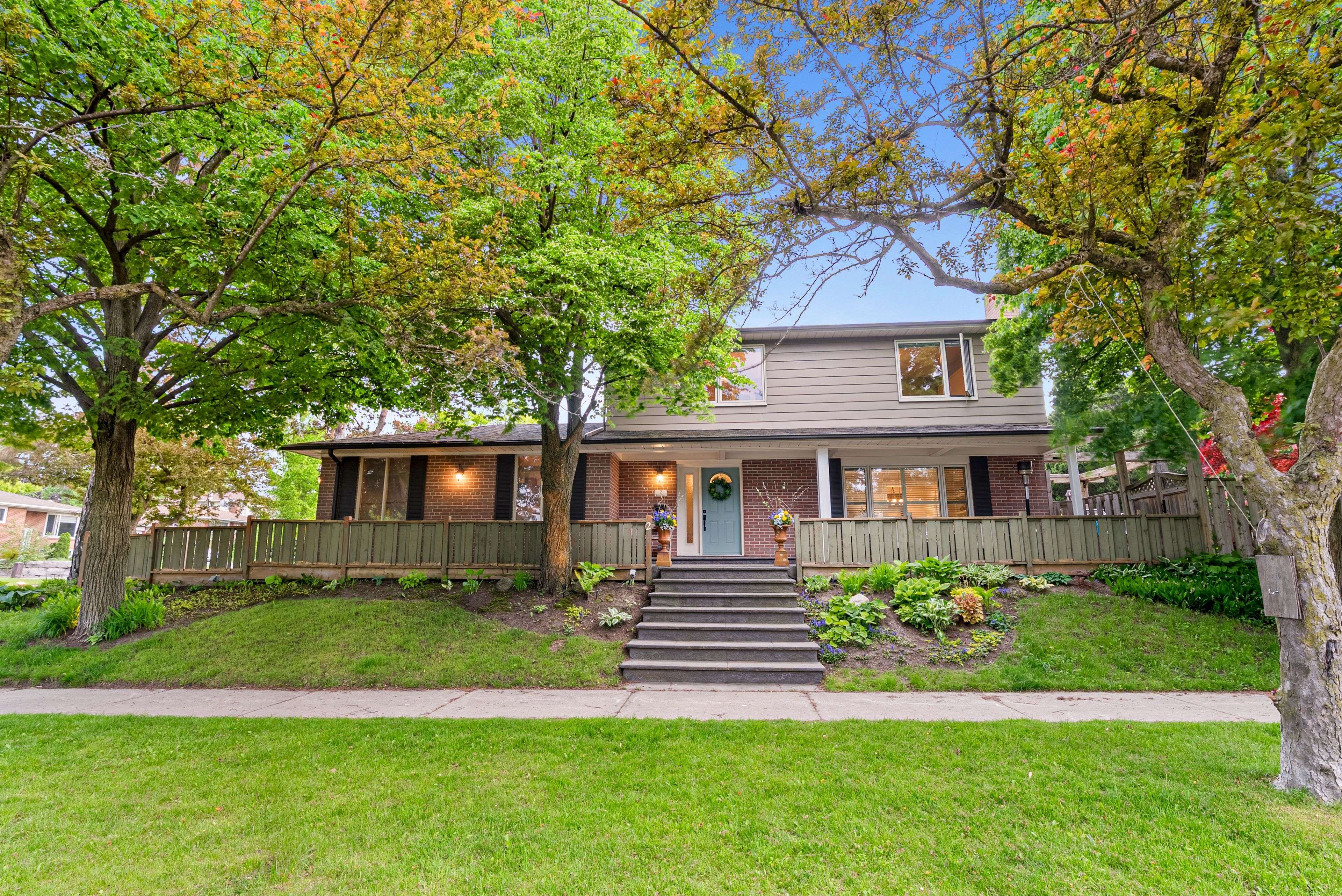 2 Wichey RD, Toronto E10, ON M1C 2H4