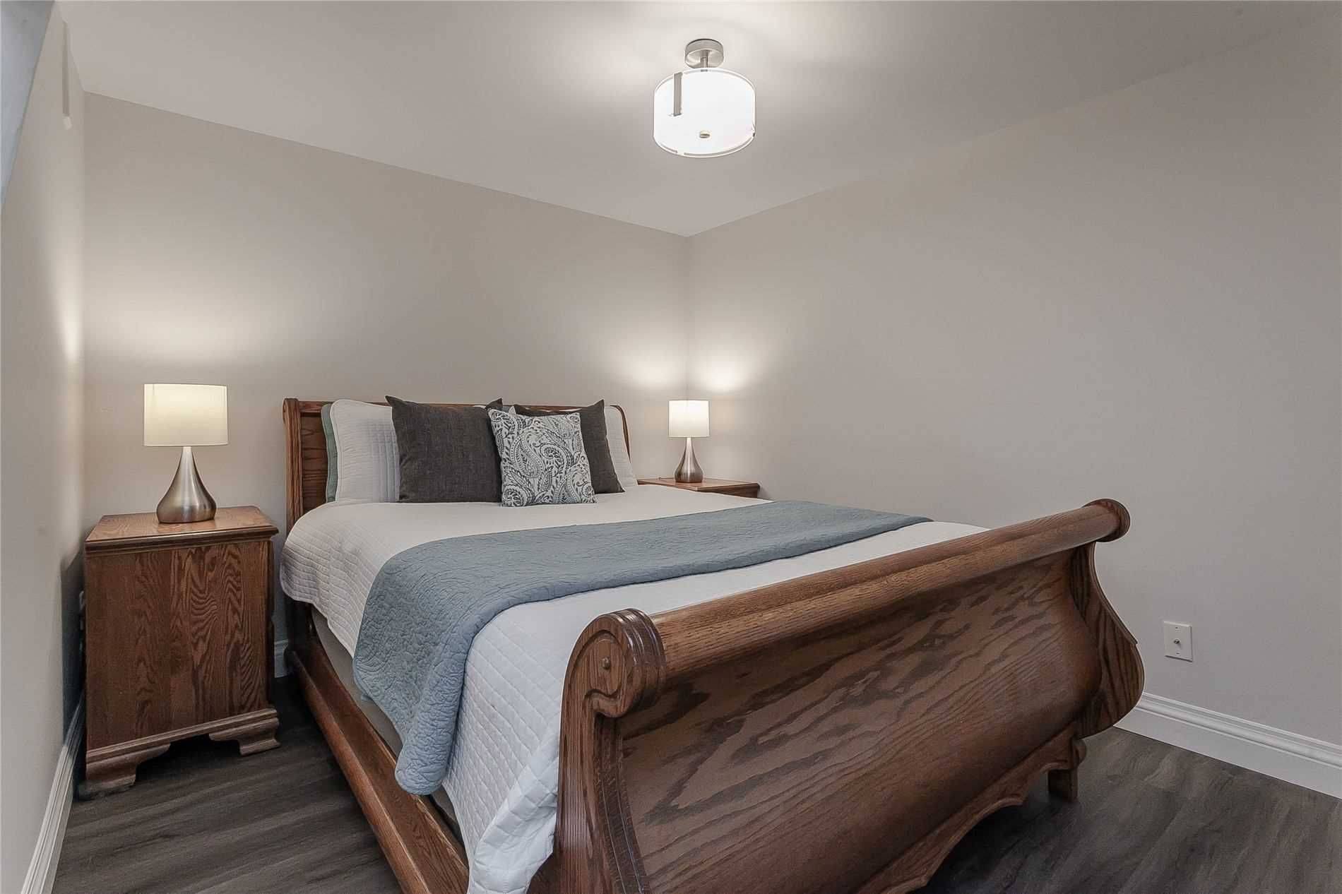 Burlington, ON L7P 3Z1,2406 Kirstie CT E