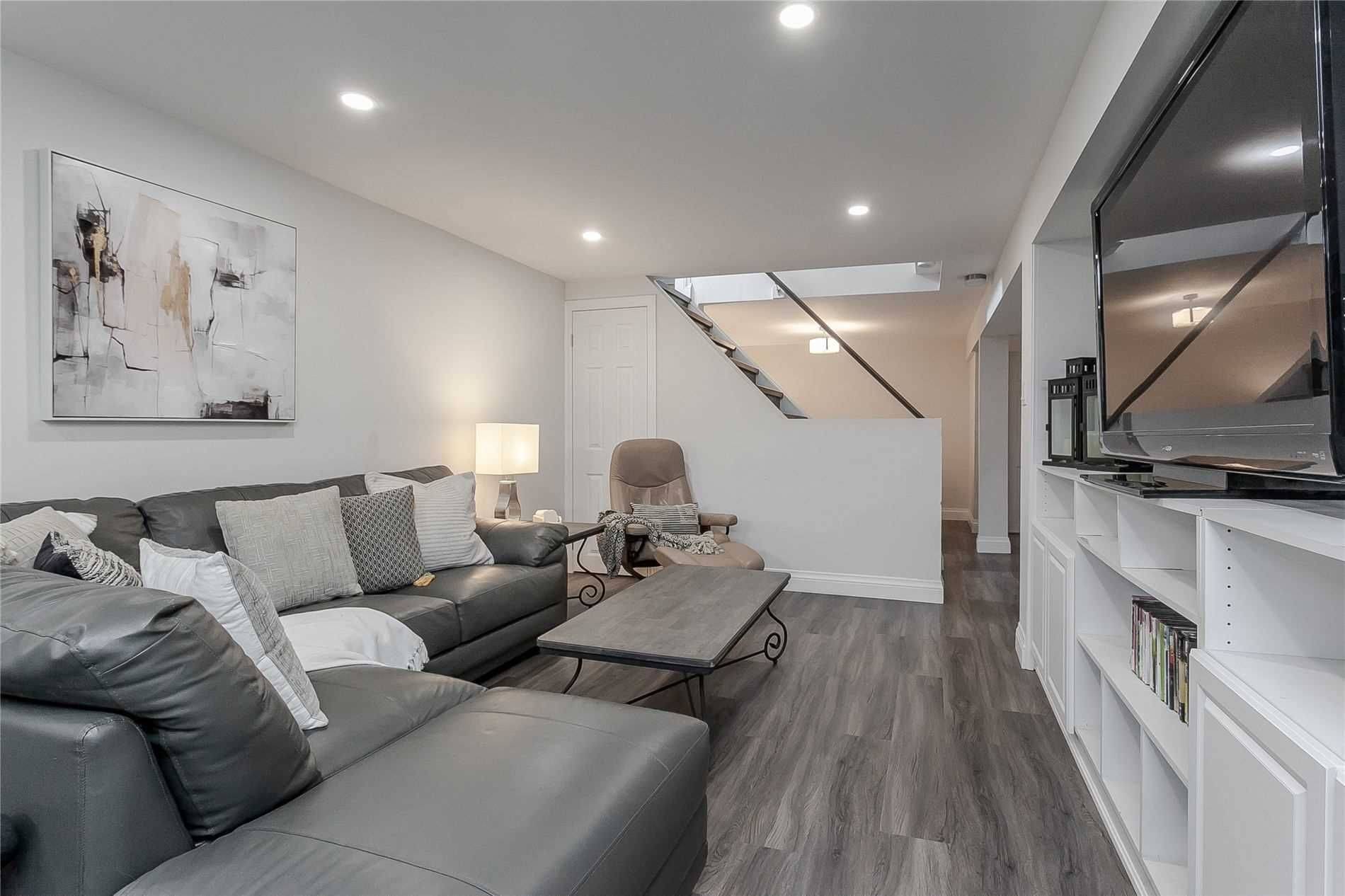 Burlington, ON L7P 3Z1,2406 Kirstie CT E
