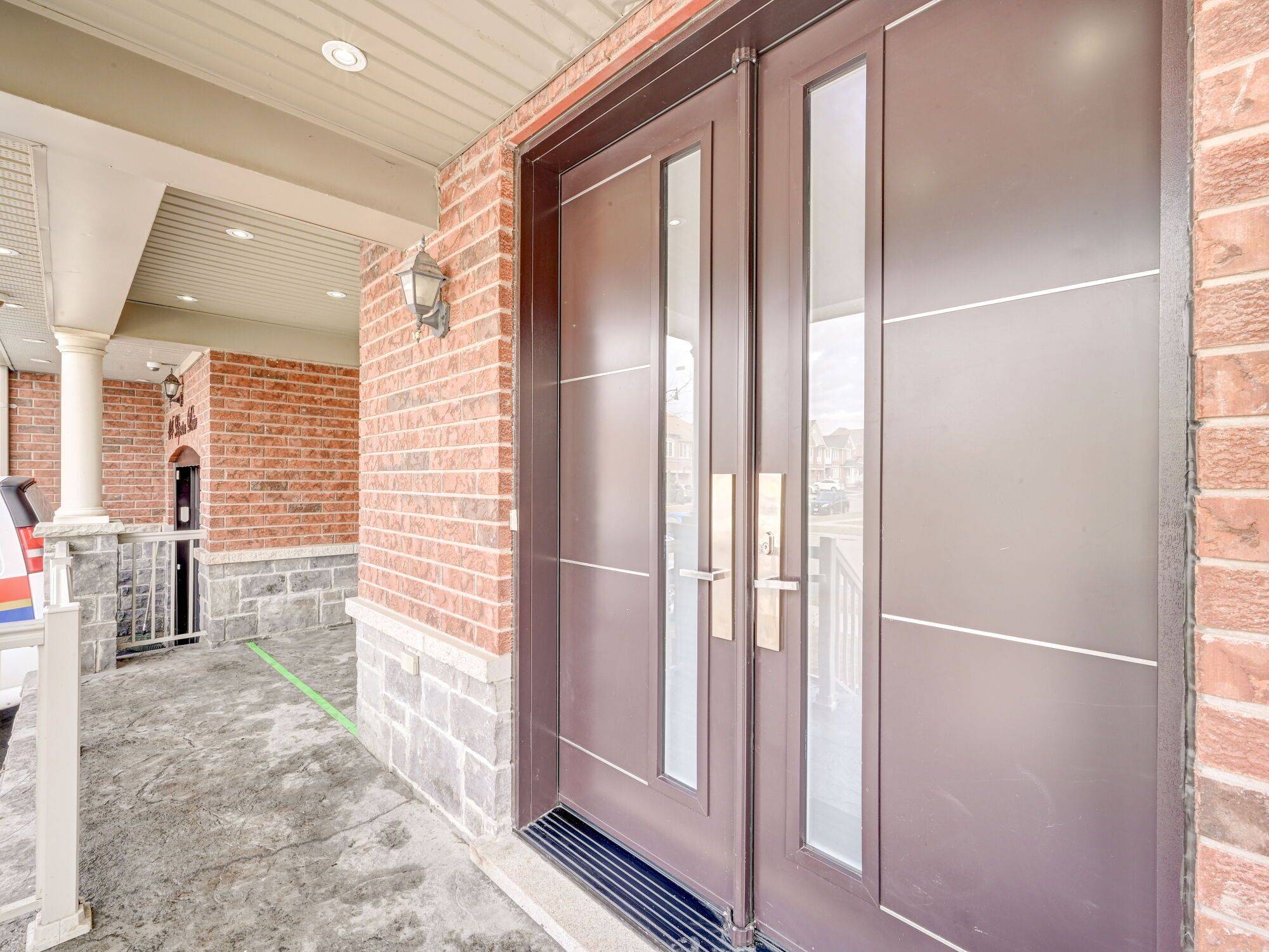 Brampton, ON L6R 0Z9,106 Naperton DR E