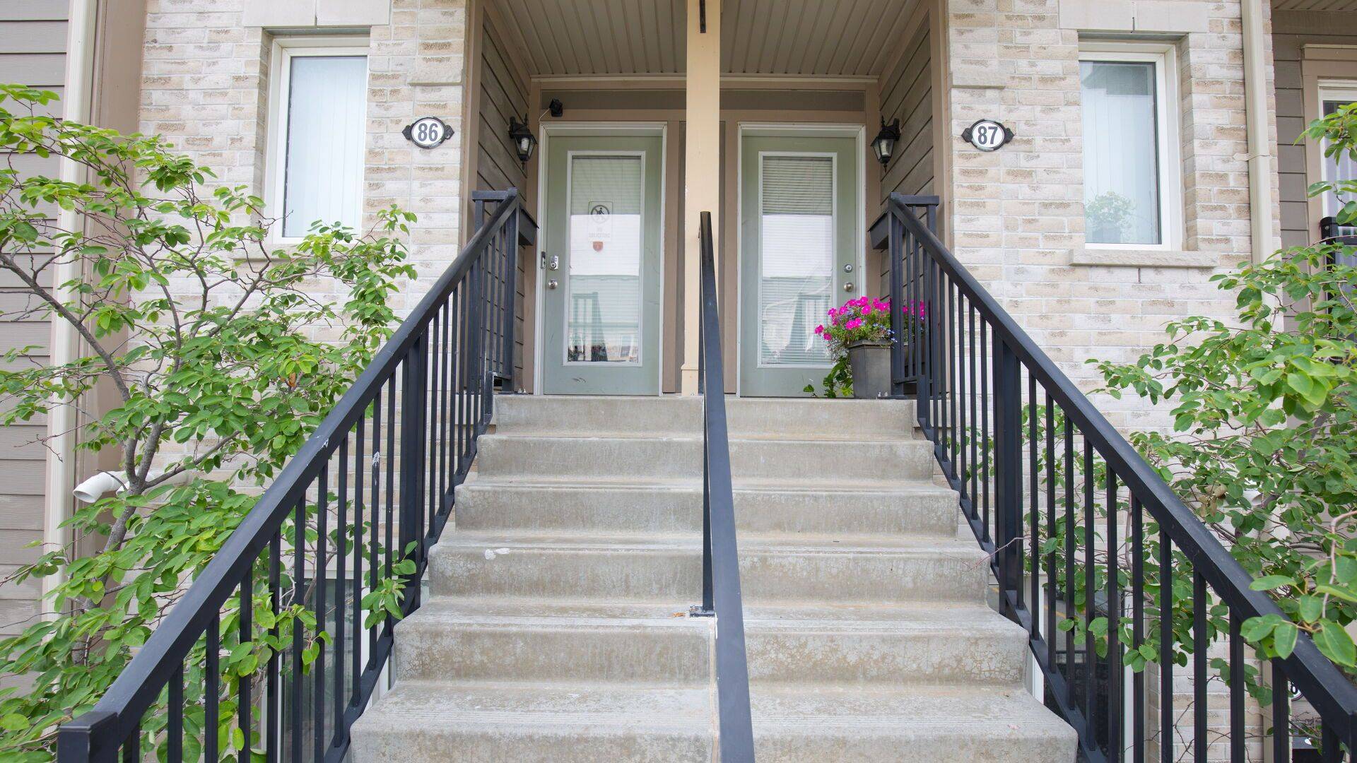 Brampton, ON L6R 0Y6,60 Fairwood CIR #86