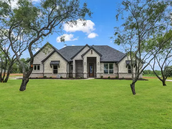 2000 Forest Bridge Drive, Azle, TX 76020