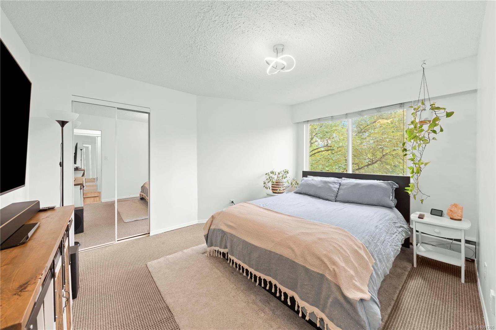 Vancouver, BC V5N 1J8,1540 4th Ave E #311
