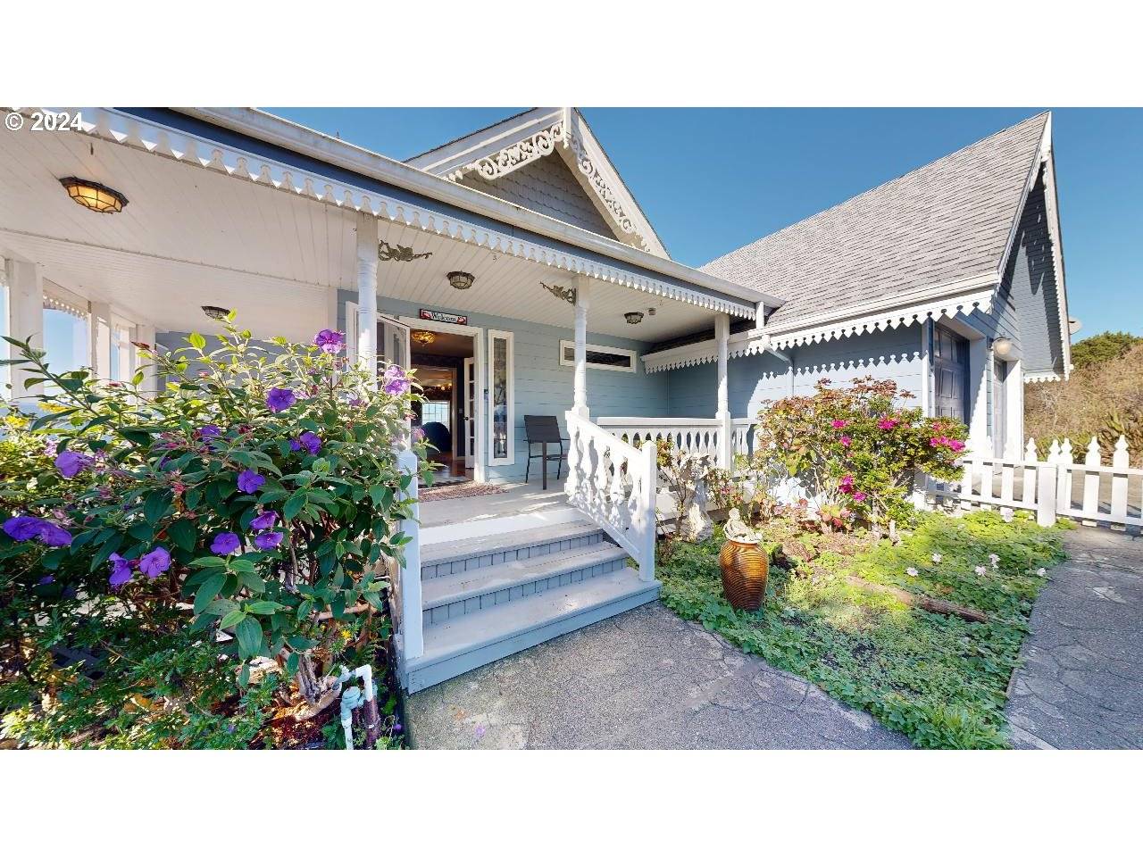 Brookings, OR 97415,1545 BEACH AVE