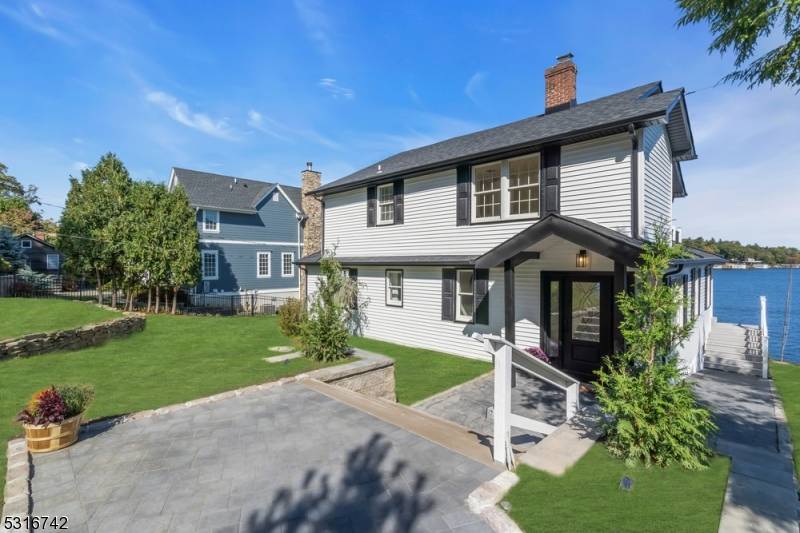Hopatcong Boro, NJ 07843,7 Pickerel Point Dr