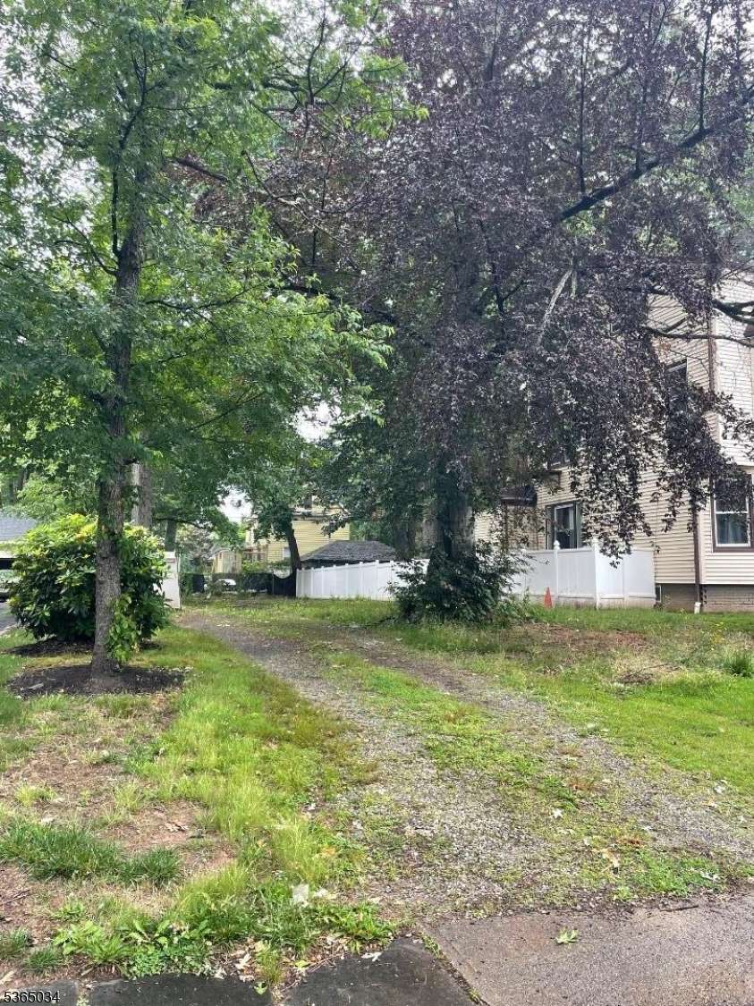 East Orange City, NJ 07018,64 Beech St