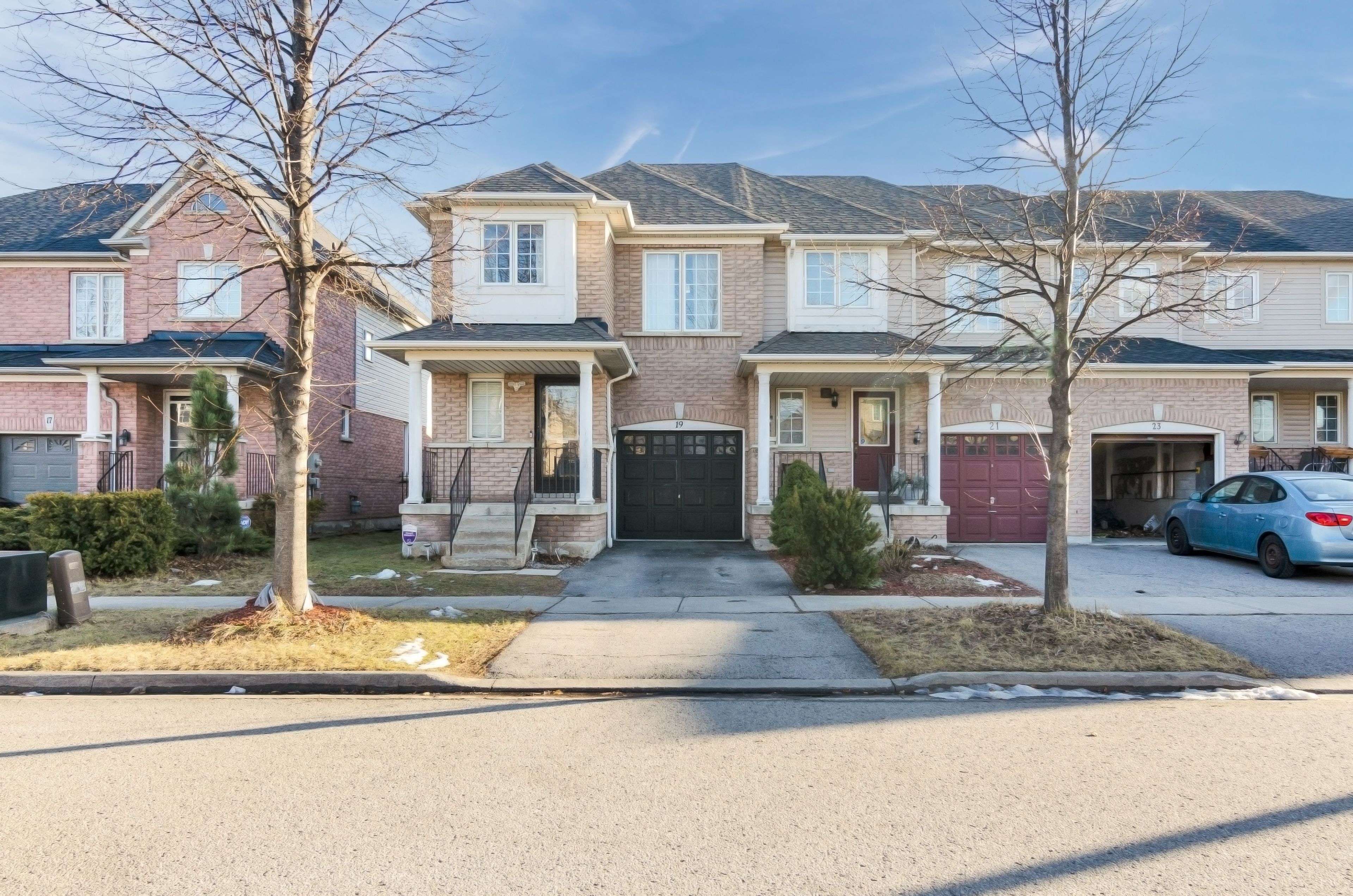 Whitby, ON L1R 3P1,19 Odessa CRES