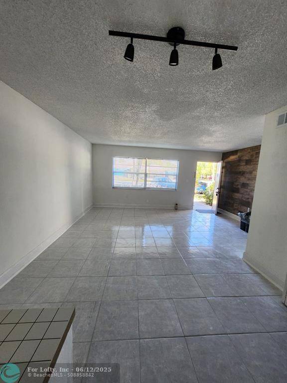 Pompano Beach, FL 33064,300 NW 30th Ct  #103