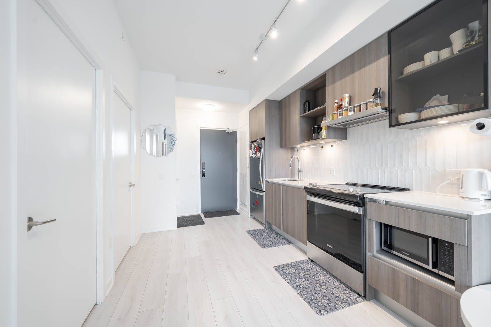Oakville, ON L6M 5R8,395 Dundas ST W #503