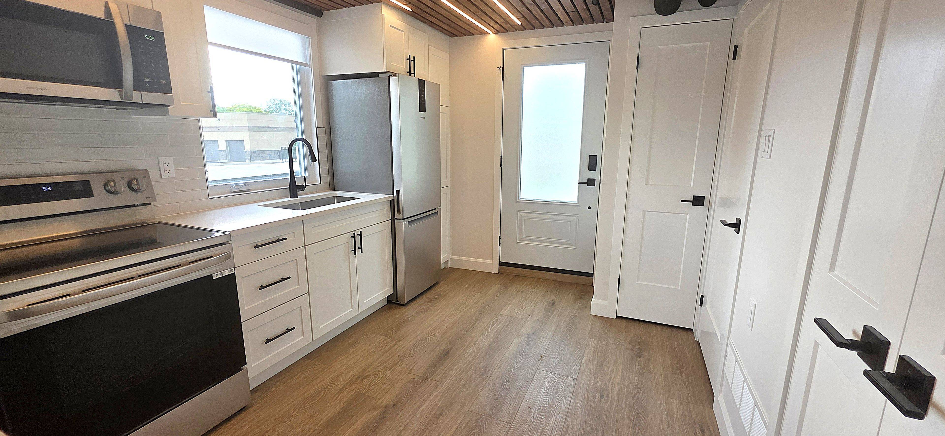 London East, ON N5W 2Z8,857 Dundas ST #3