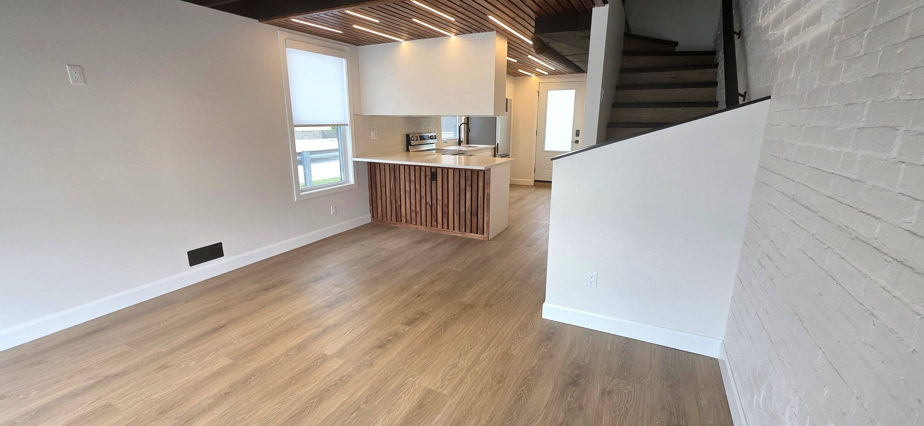 London East, ON N5W 2Z8,857 Dundas ST #3