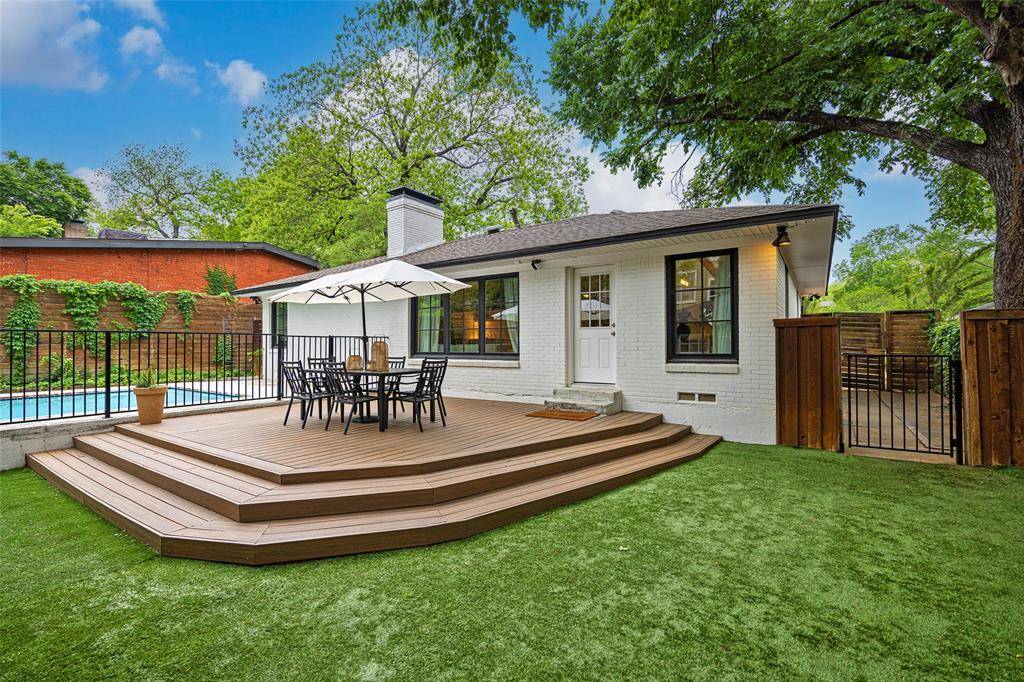 2422 Loving Avenue, Dallas, TX 75214