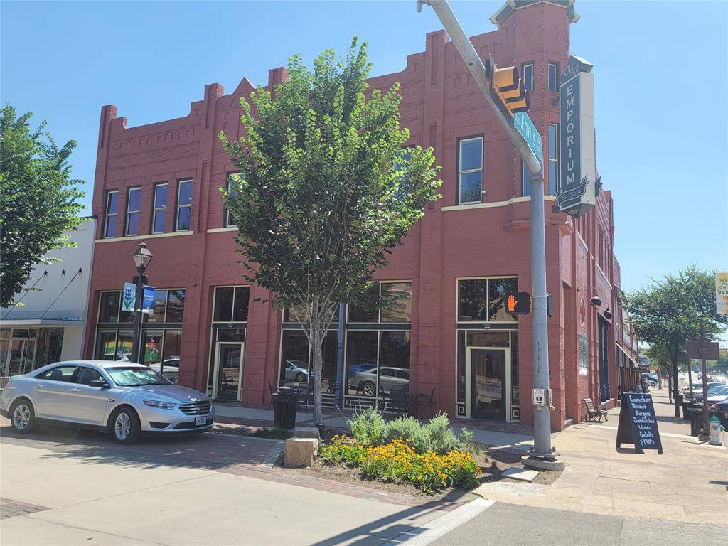 101 S Dallas Street #305, Ennis, TX 75119