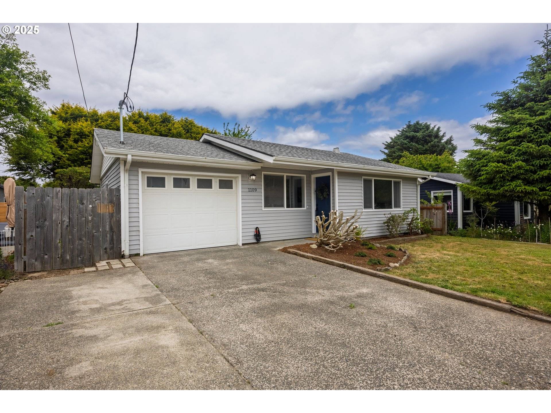 Lincoln City, OR 97367,1109 SW 15TH ST