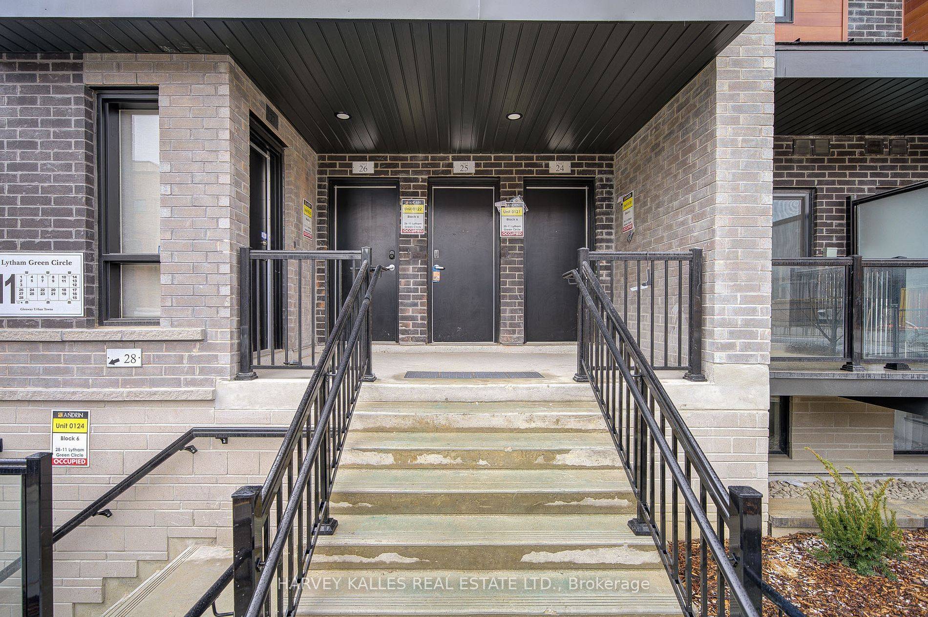 Newmarket, ON L3Y 0H5,24-11 Lytham Green CIR #120