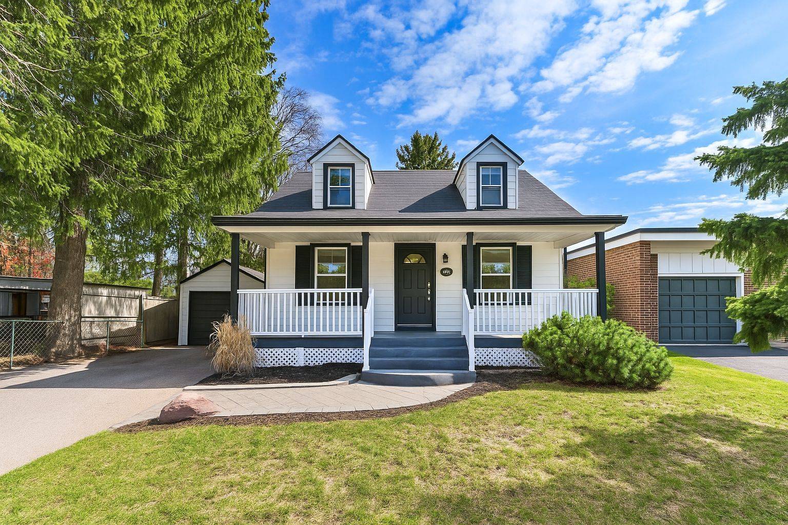 207 Church ST S, Richmond Hill, ON L4C 1W7