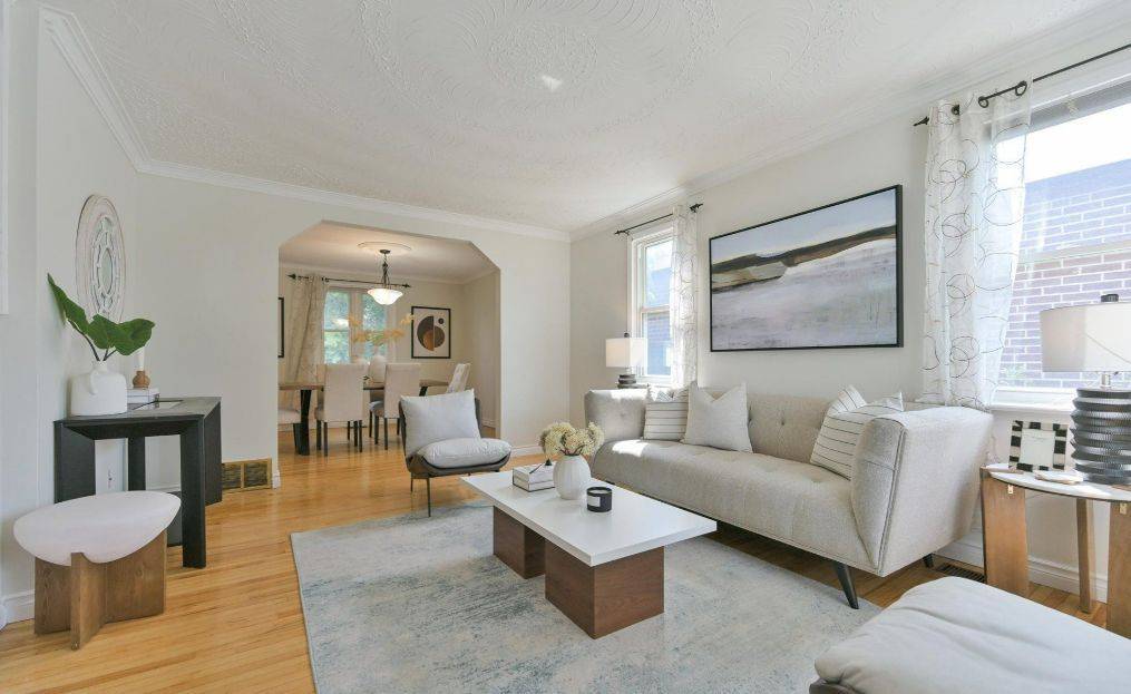 Richmond Hill, ON L4C 1W7,207 Church ST S