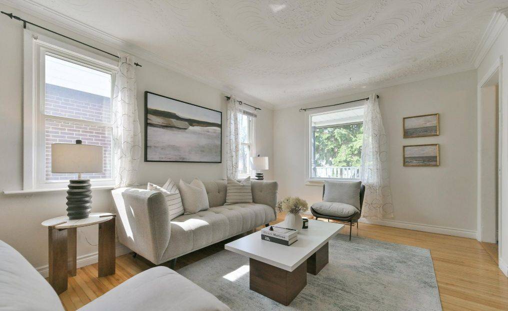 Richmond Hill, ON L4C 1W7,207 Church ST S