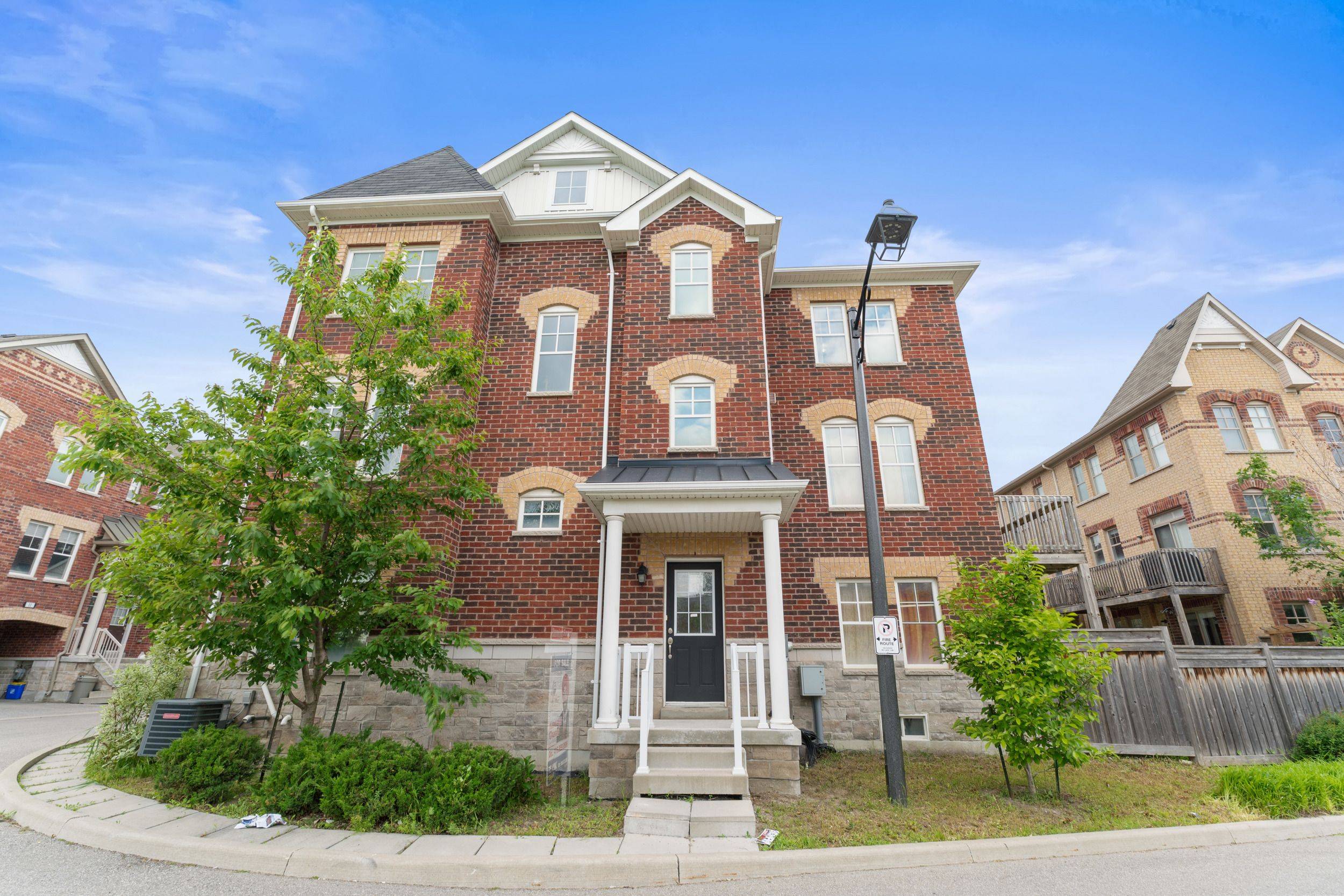 10 Porter AVE W #25, Vaughan, ON L4L 0H1