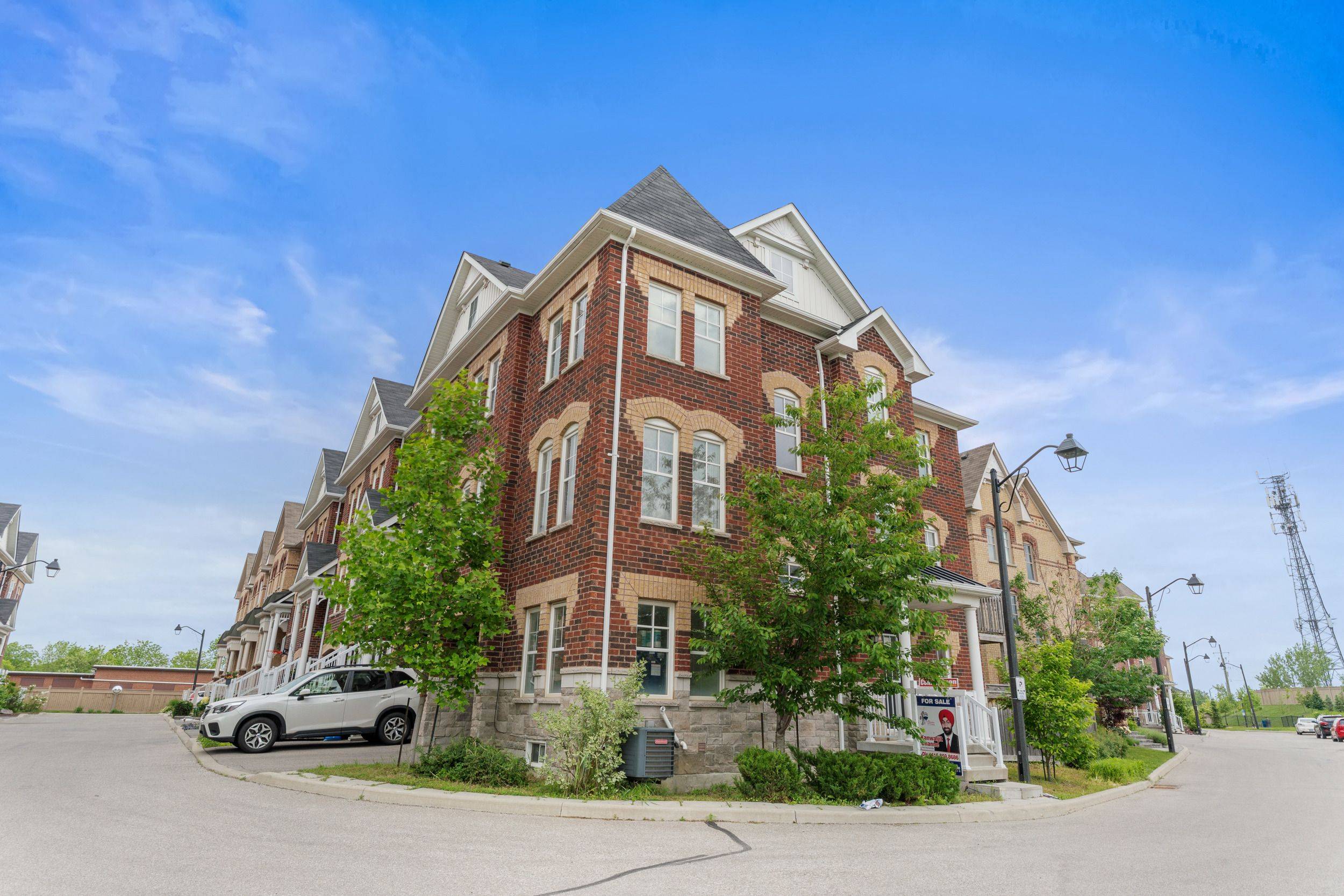 Vaughan, ON L4L 0H1,10 Porter AVE W #25
