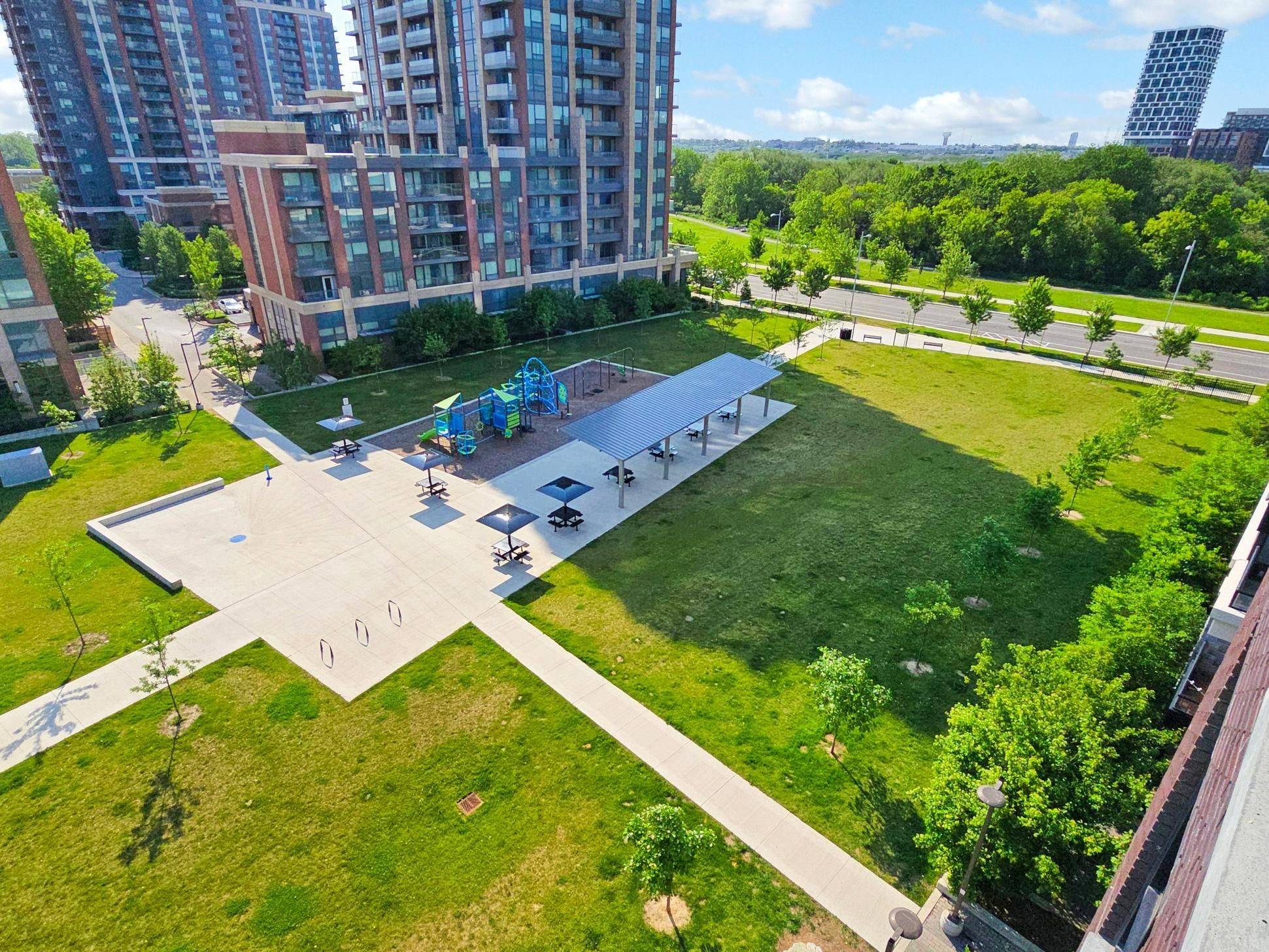 Markham, ON L6G 0G3,25 Water Walk DR #728