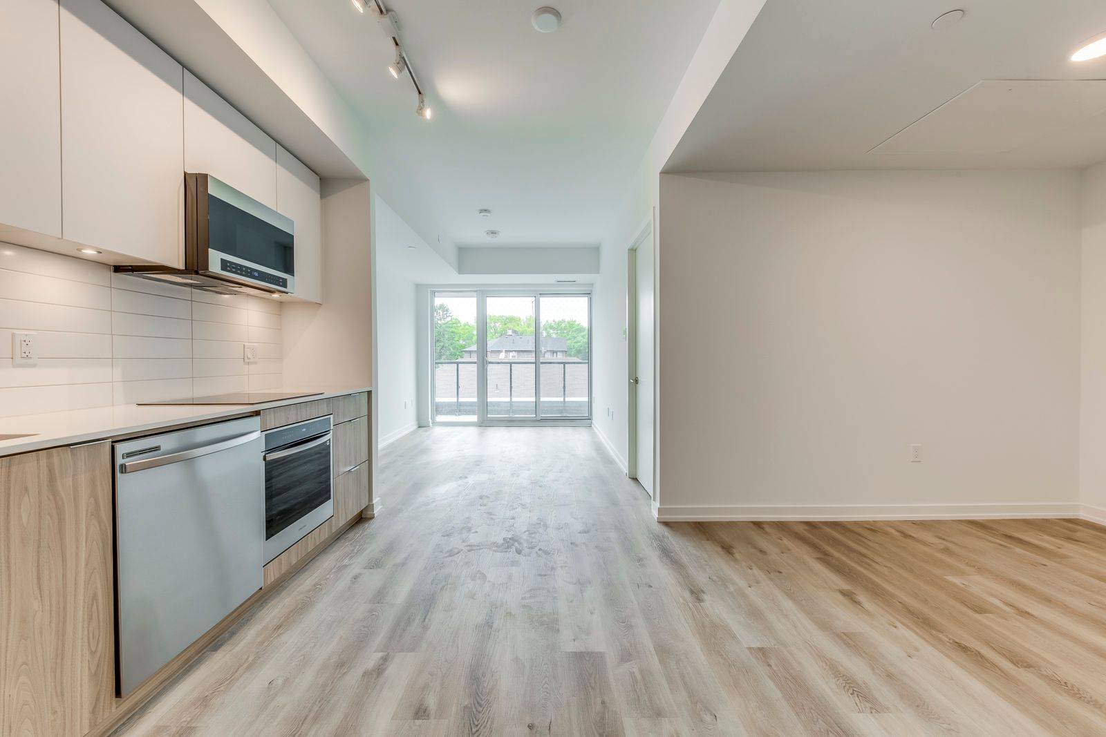 Toronto W07, ON M8Z 1P2,880 The Queensway N/A #202