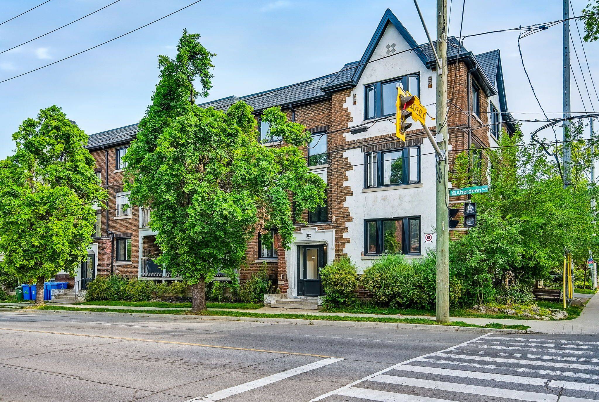 Hamilton, ON L8P 2R5,312 ABERDEEN AVE #6