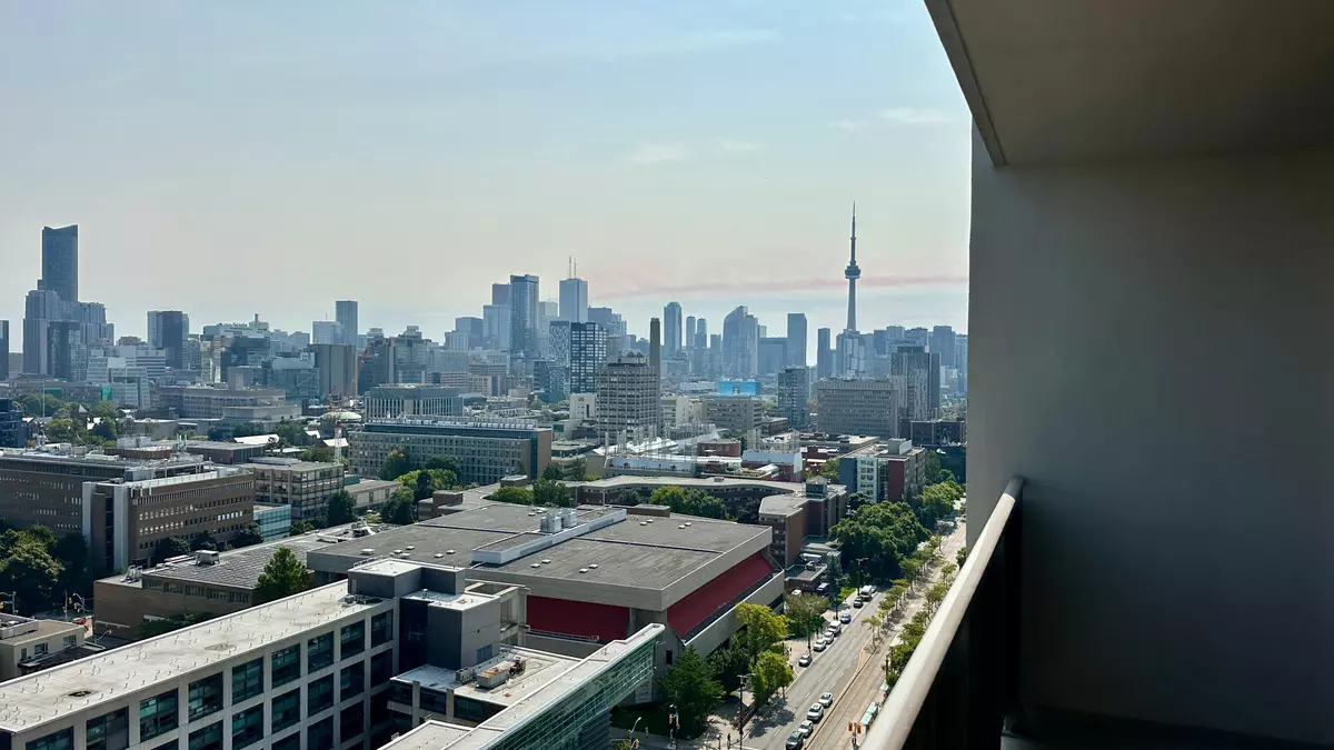 Toronto C01, ON M5S 2H8,666 Spadina AVE #709