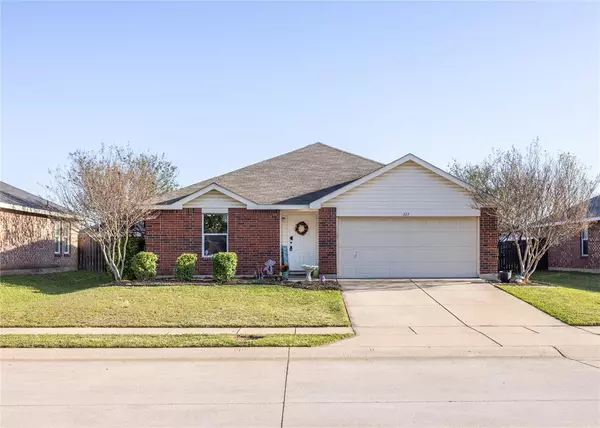 323 Deer Run Drive,  Sanger,  TX 76266