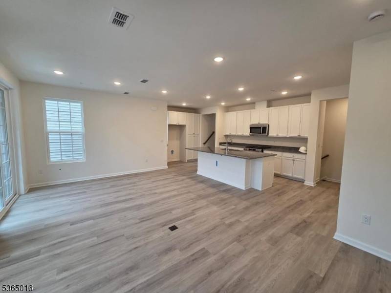 Warren Twp., NJ 07059,208 Lavender Way