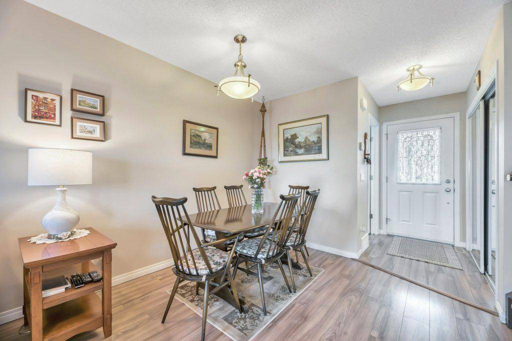Chestermere, AB T1X 0P9,204 Viewpointe TER