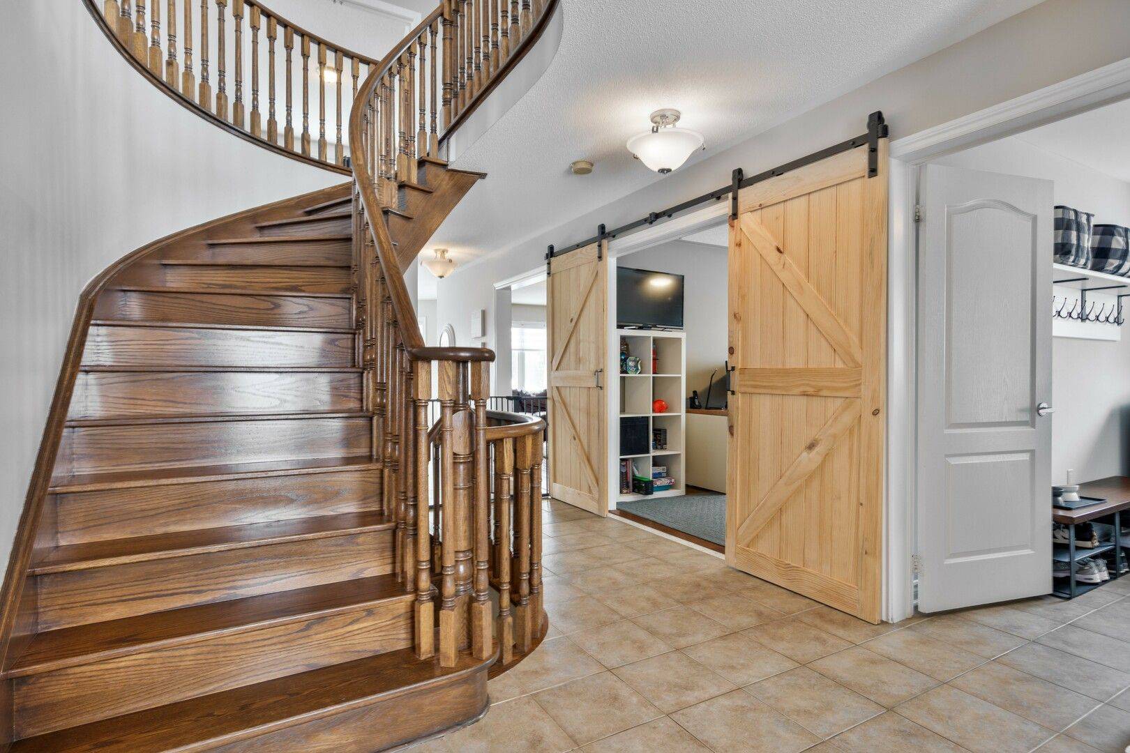 Bradford West Gwillimbury, ON L3Z 3J2,146 Metcalfe DR