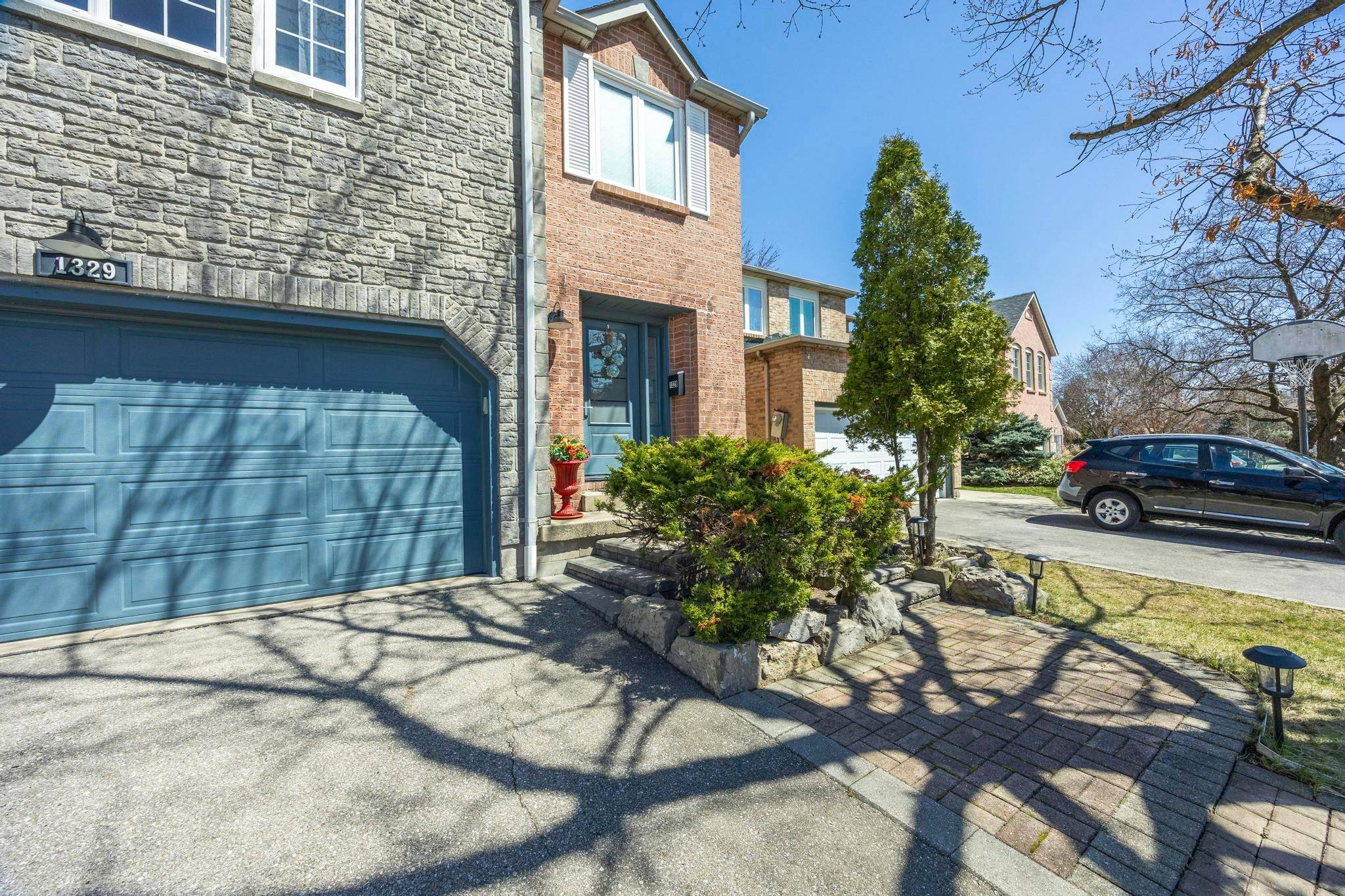 Mississauga, ON L5C 3R4,1329 Sweetbirch CT