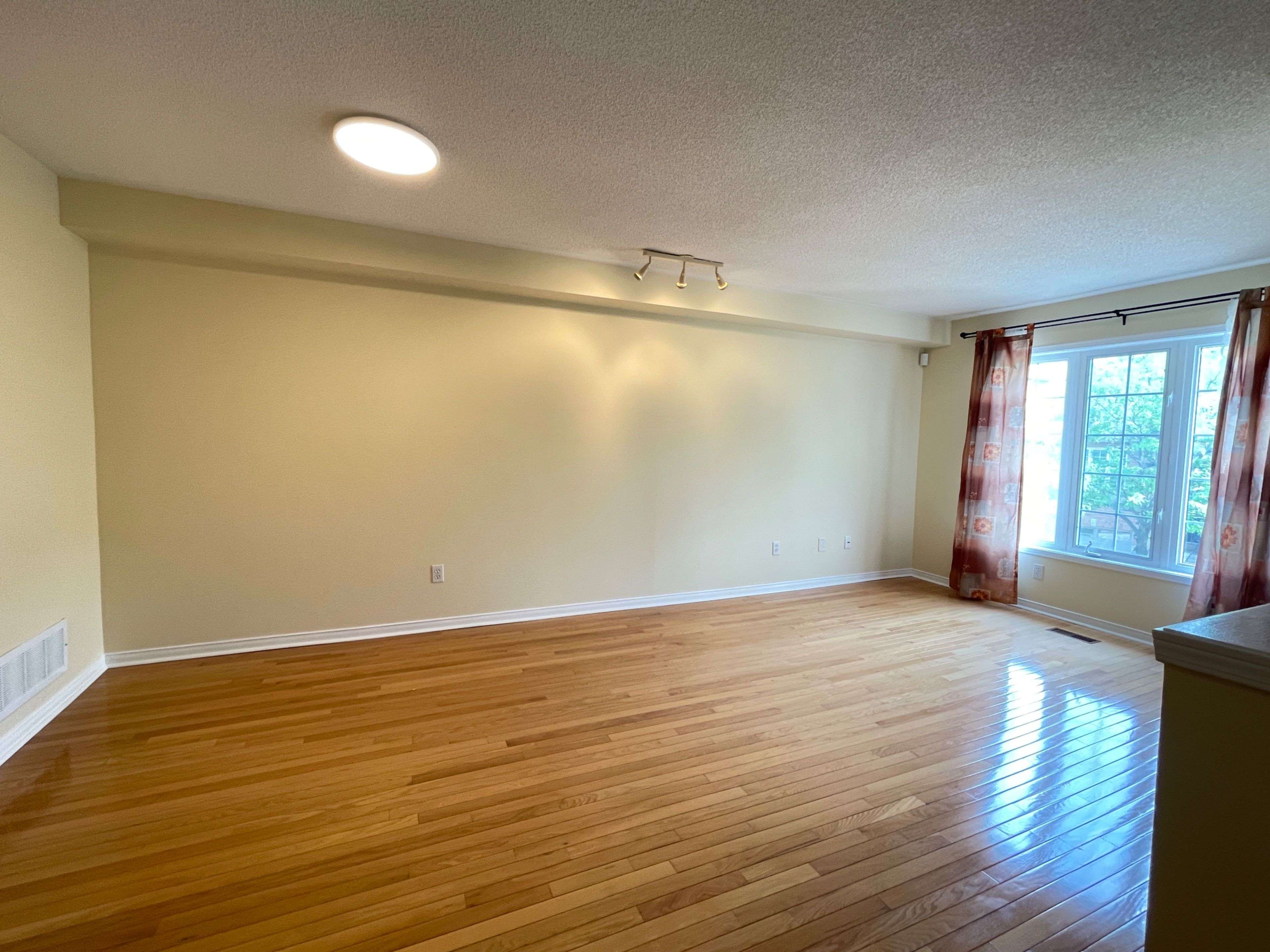 Mississauga, ON L5V 2R6,5055 Heatherleigh AVE #6