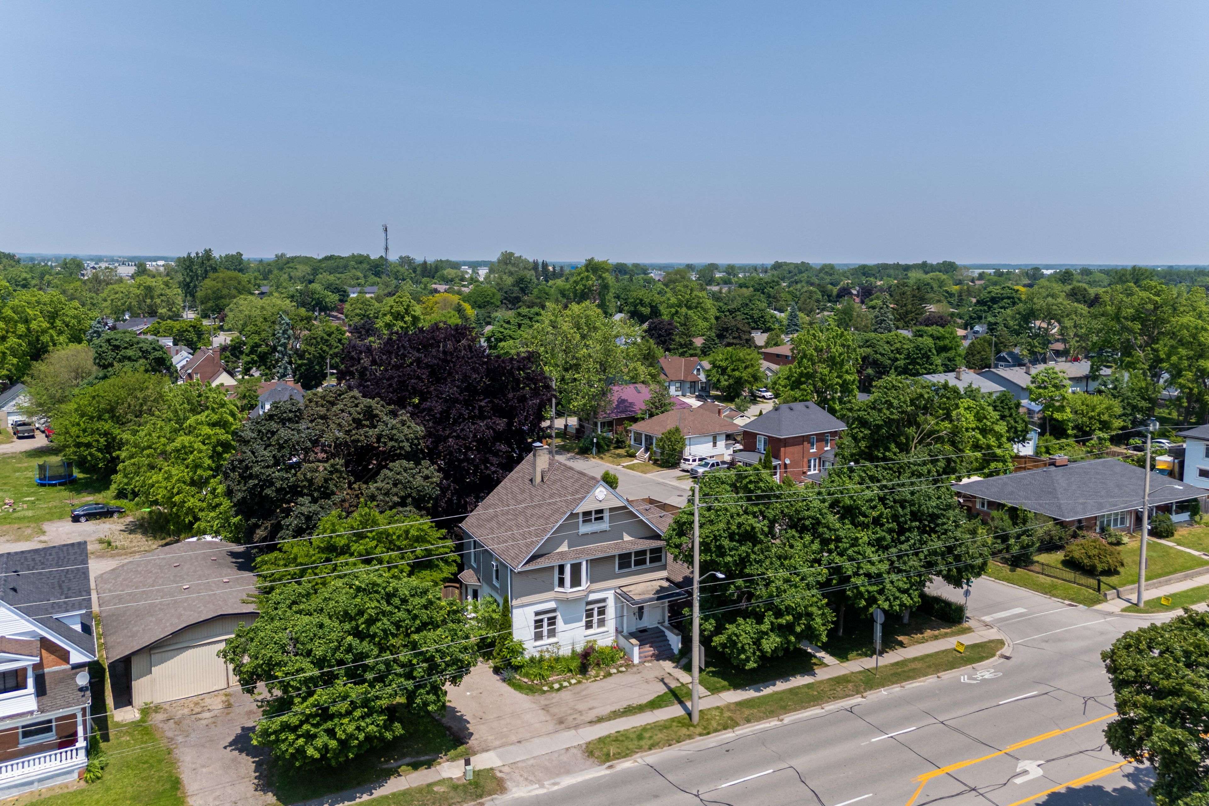Brantford, ON N3S 3S4,820 Colborne ST