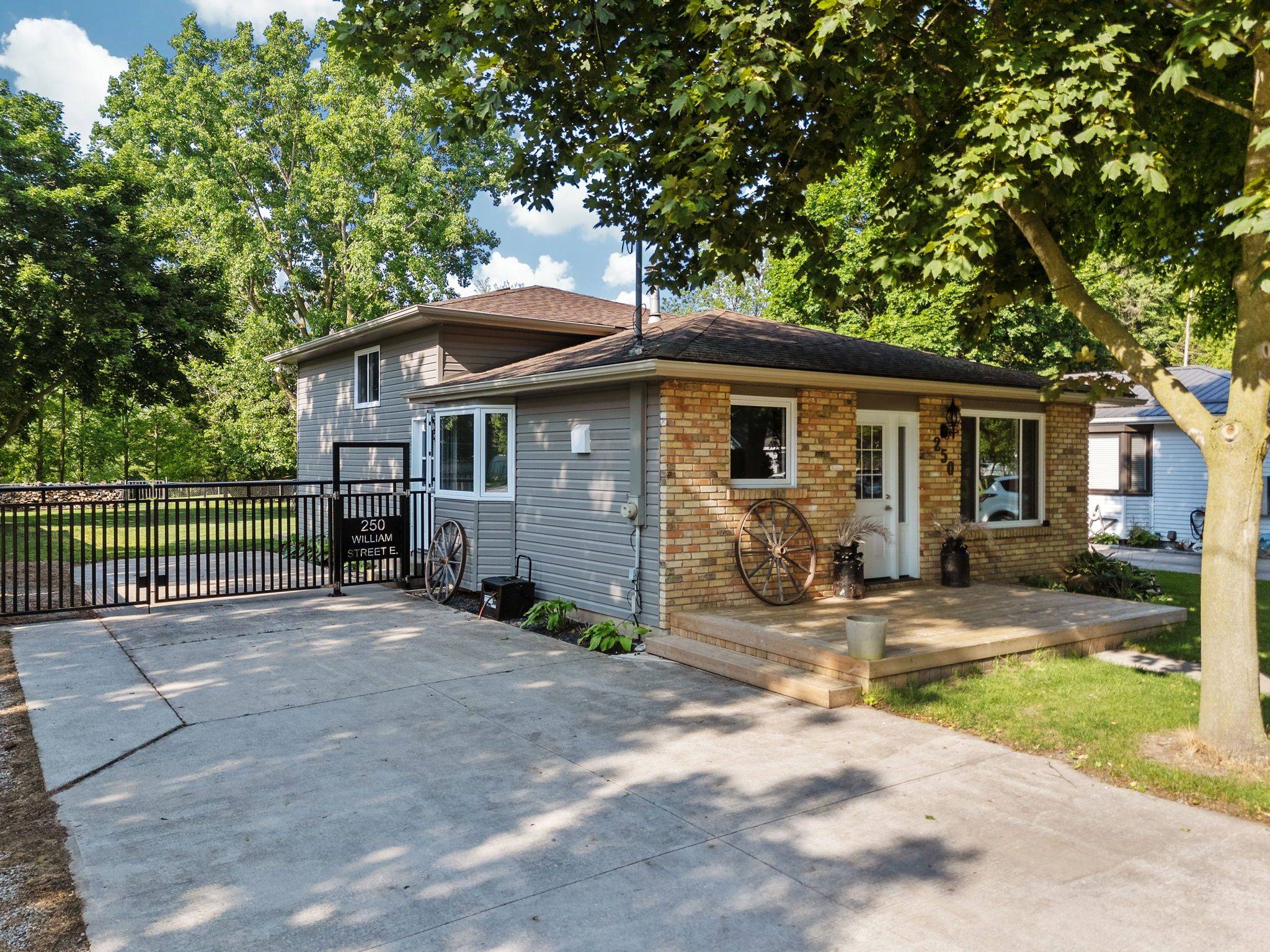 250 William Street East ST, North Middlesex, ON N0M 2K0