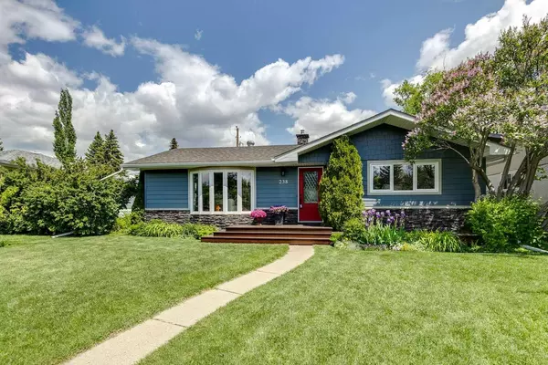238 Westminster DR SW,  Calgary,  AB T3C 2T6