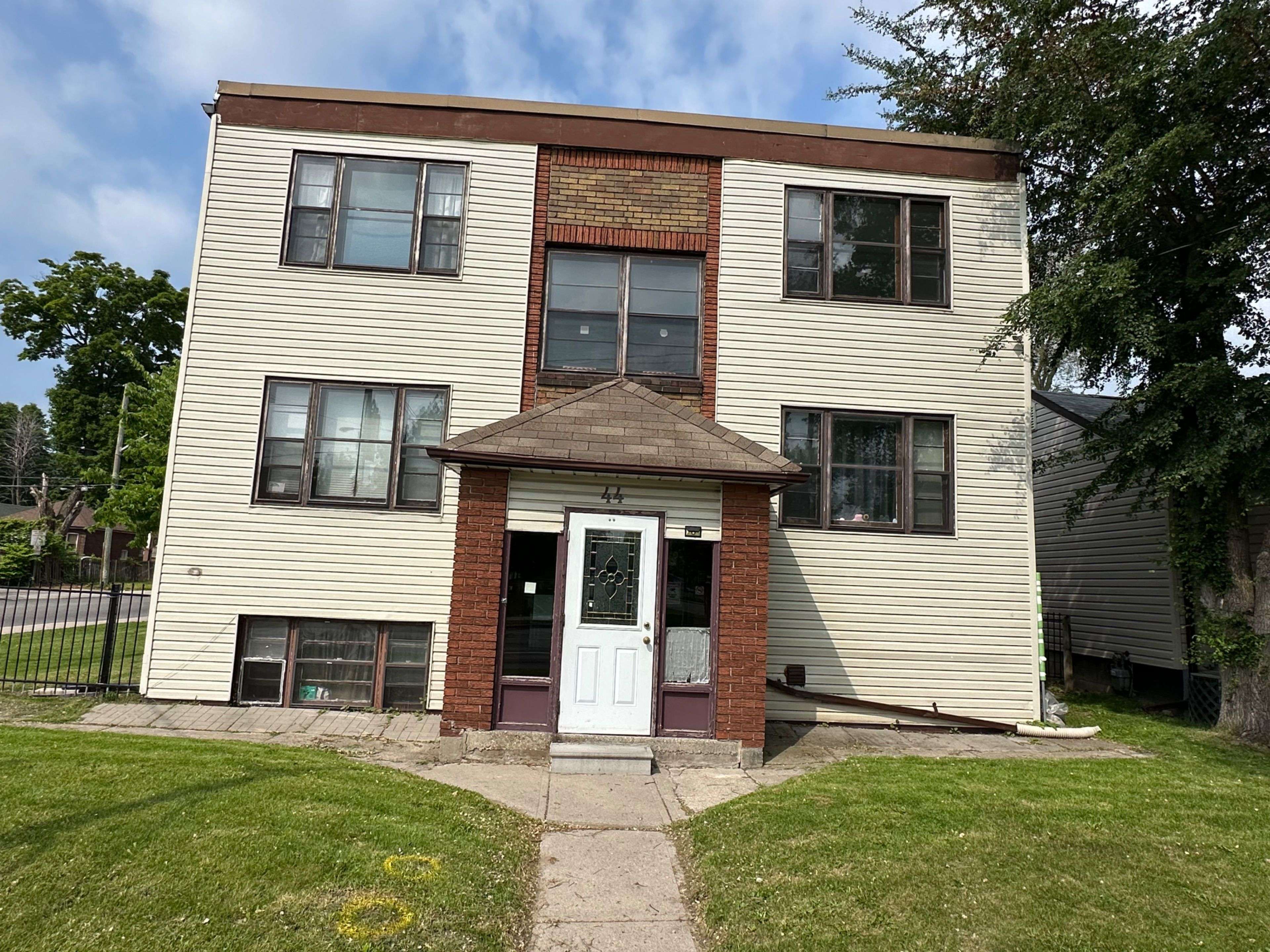 Toronto E06, ON M1L 3E5,44 Pharmacy AVE #6