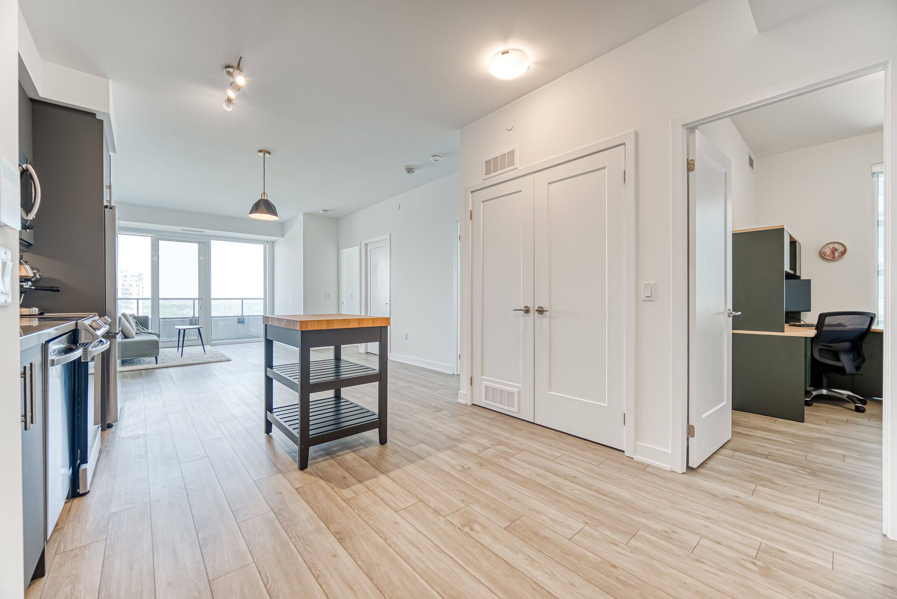 Richmond Hill, ON L4B 0H5,95 Oneida CRES #1003