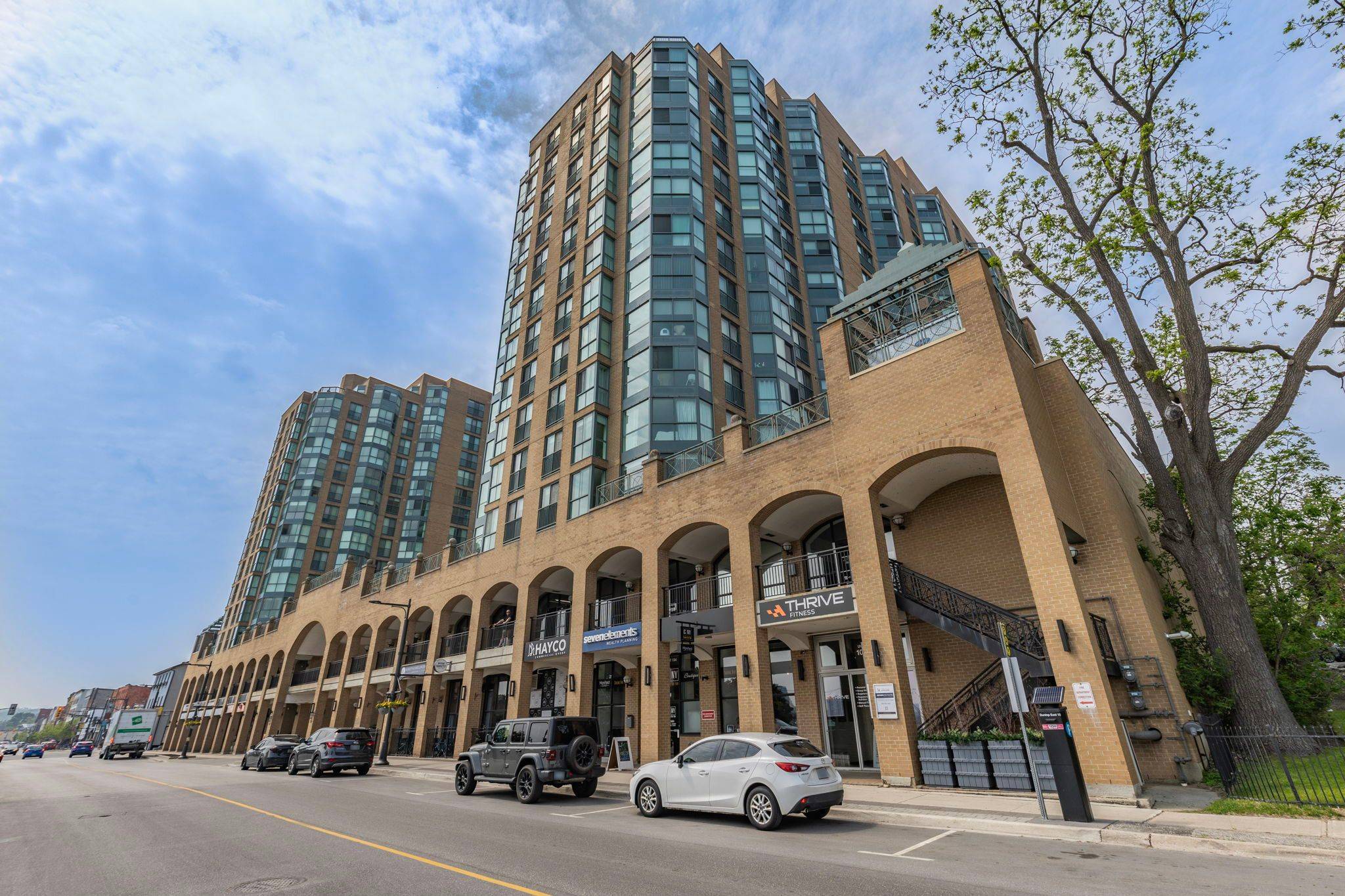 Barrie, ON L4M 6H1,150 Dunlop ST E #811