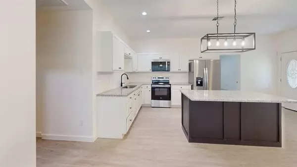 Lacy Lakeview, TX 76705,113 Silver Fox