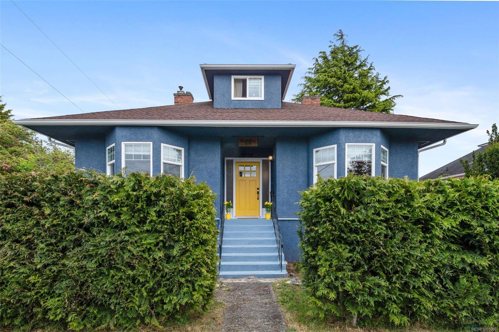 519 Lampson St, Esquimalt, BC V9A 5Z6