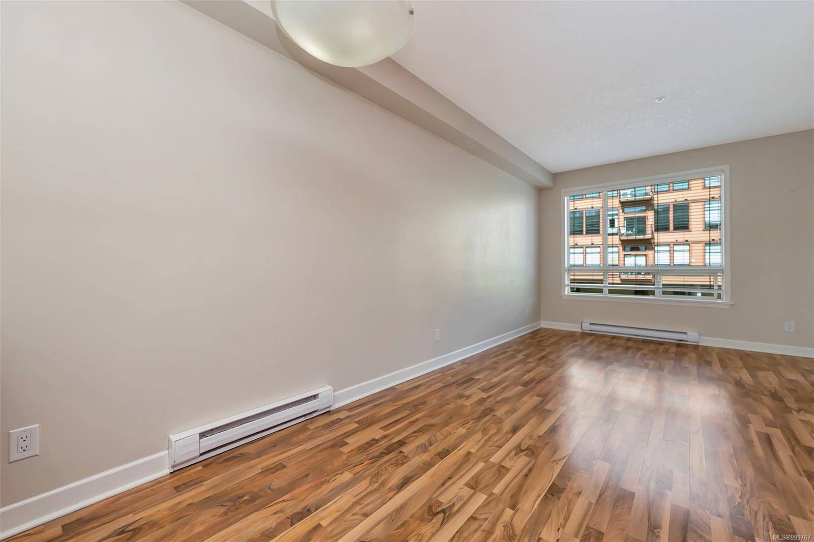 Langford, BC V9B 2X8,825 Goldstream Ave #210