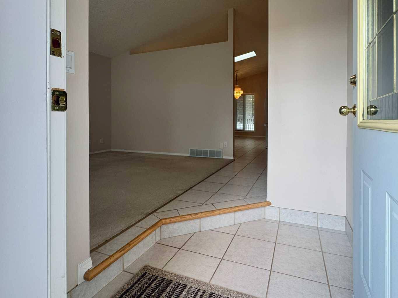 Lethbridge, AB T1H 6J4,19 Cougar CRES N