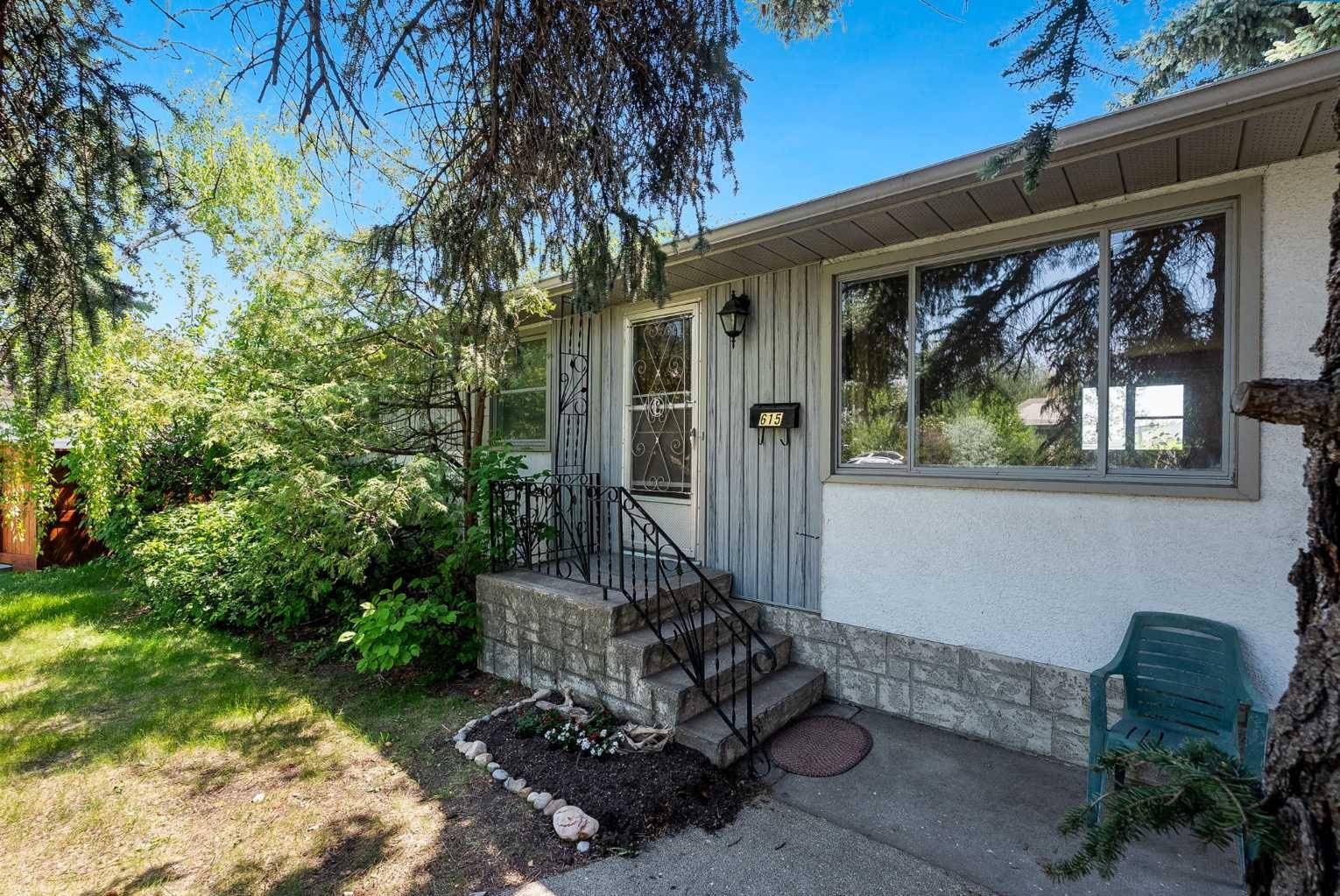 Calgary, AB T2K 3E1,615 Thorndale RD Northwest